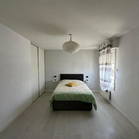 Holiday home Charmante Maison Comme Chez Soi Saint-Amand-sur-Fion